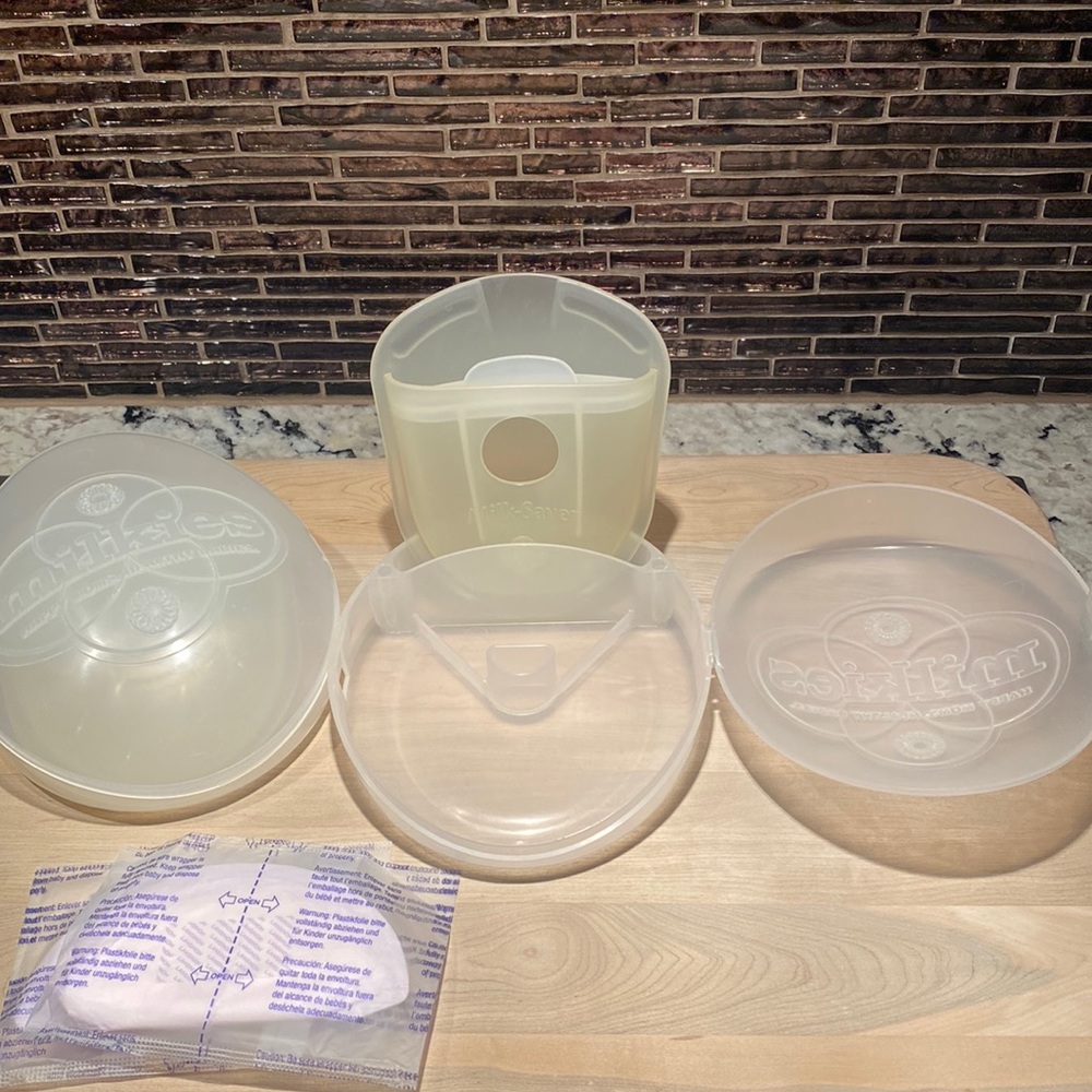 2 Milkies Milk-Saver Breastmilk Collector/Storage + 4 FREE Lansinoh nursing pads